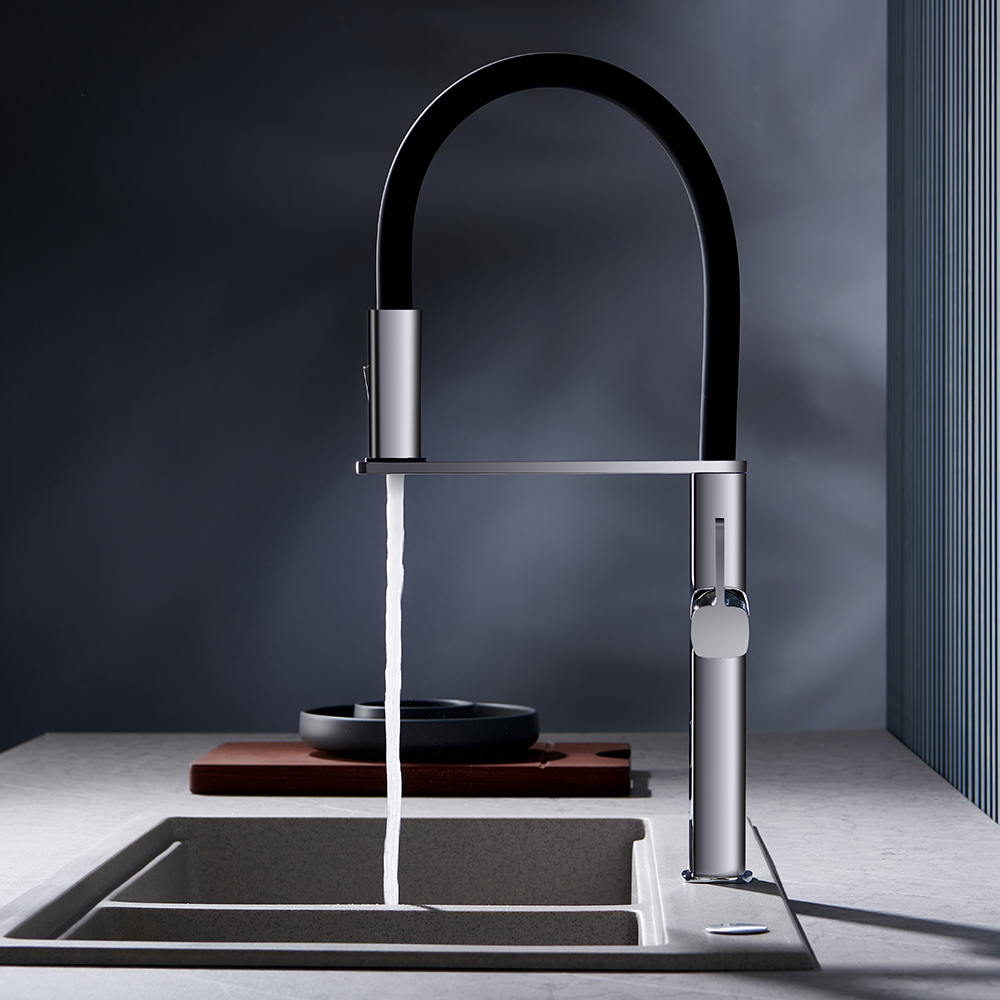 Grifo de cocina de latón más nuevo de 2021 con pico de PVC negro y cabezal rociador magnético
